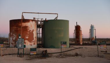 Oil Rallies as Iran Targets Middle East Energy Infrastructure