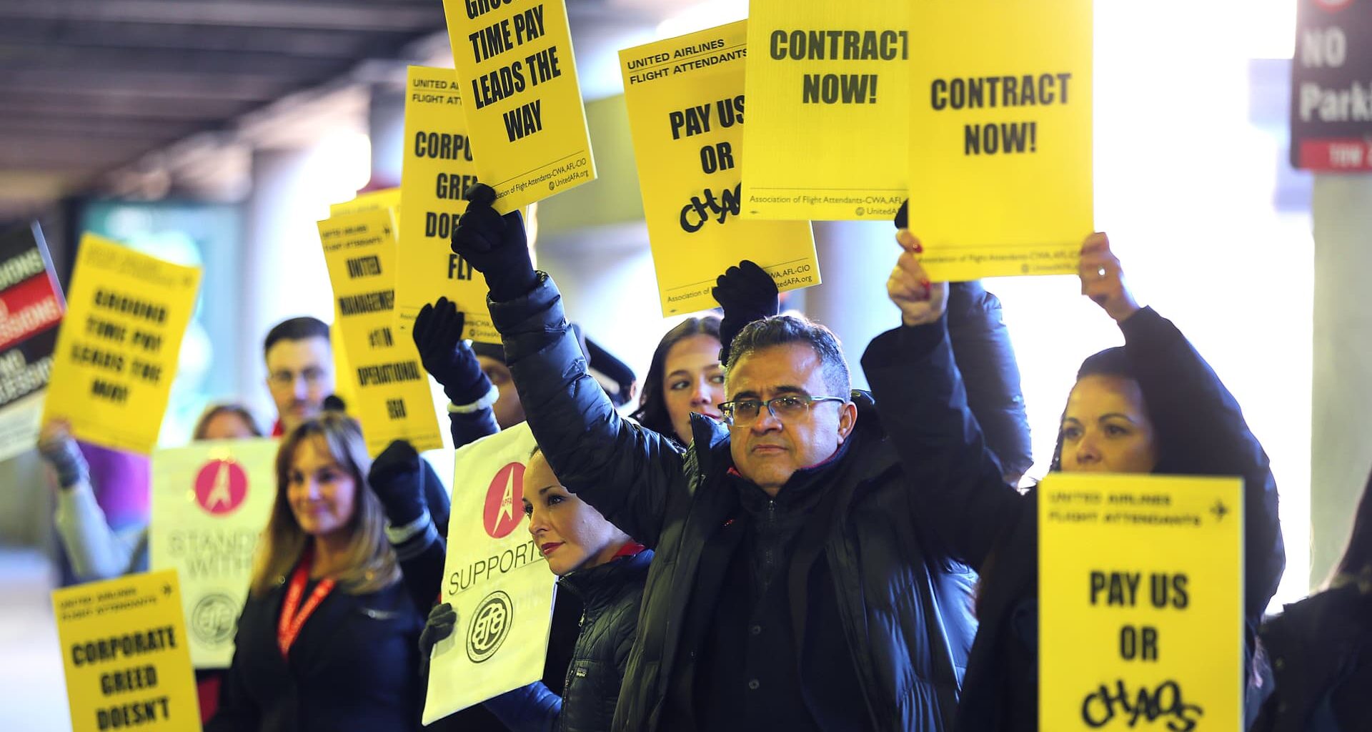 United Airlines, flight attendants reach labor deal, with raises