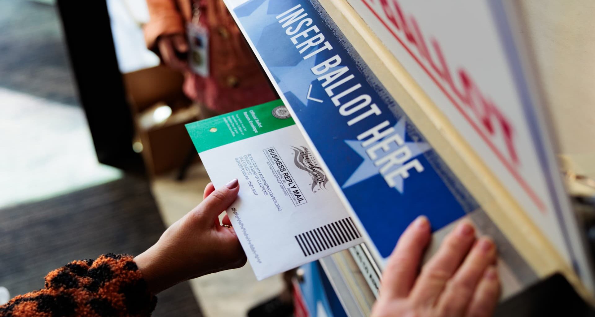 Trump signs executive order limiting mail-in voting