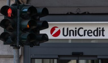 UniCredit to strengthen stake in Commerzbank to 30%