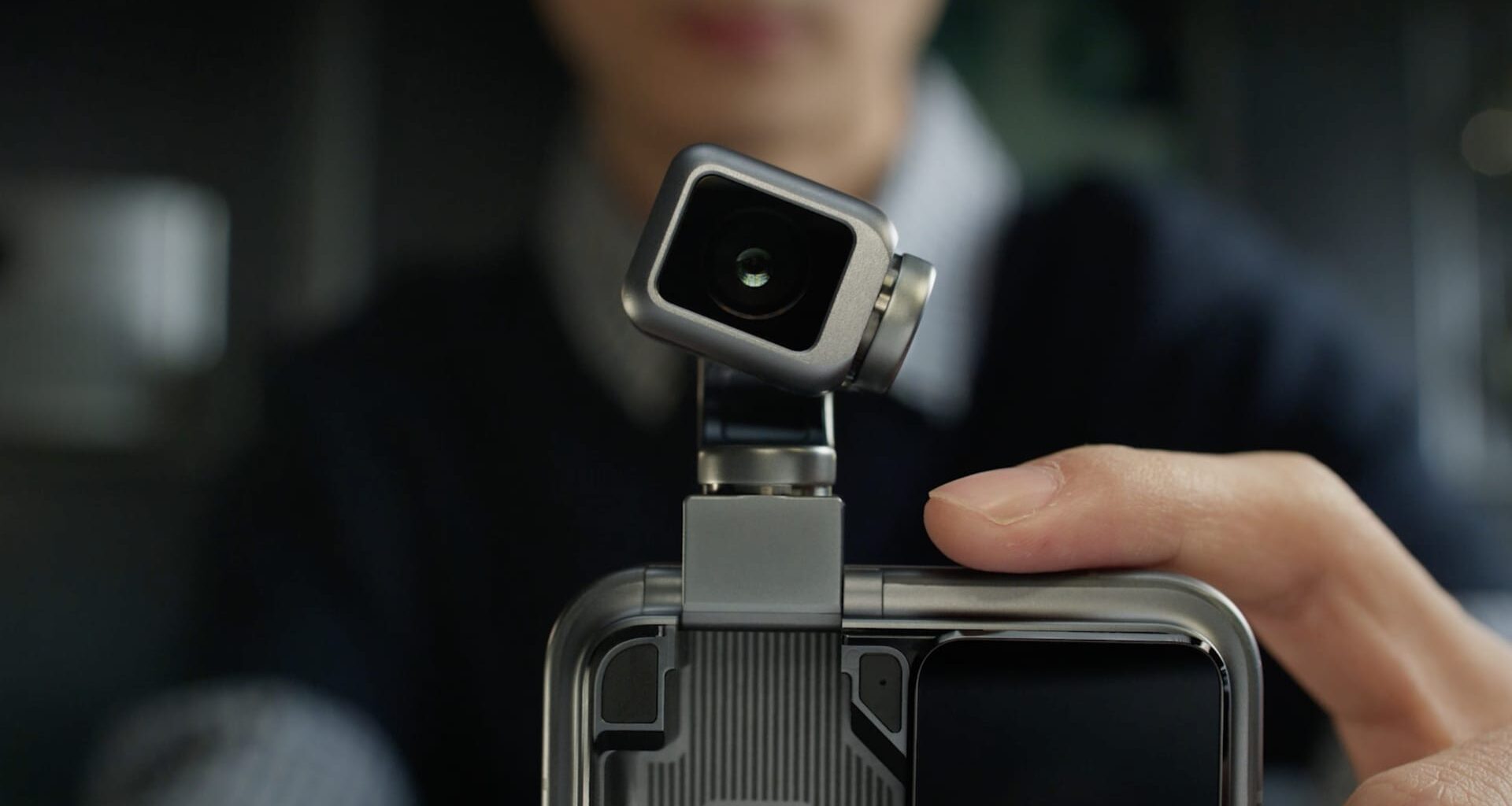 Honor launches phone with robotic camera, teases humanoid robot