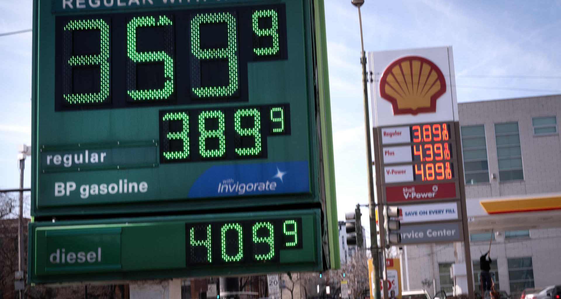 traders weigh inflation and recession risks