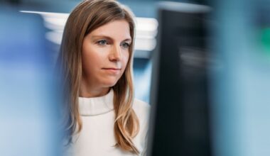 Some six-figure earners are ‘on thin ice’ in the K-shaped economy