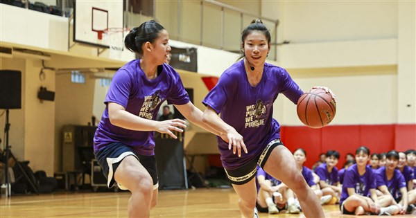 WNBA player Kaitlyn Chen encourages Taiwanese youth to stay creative
