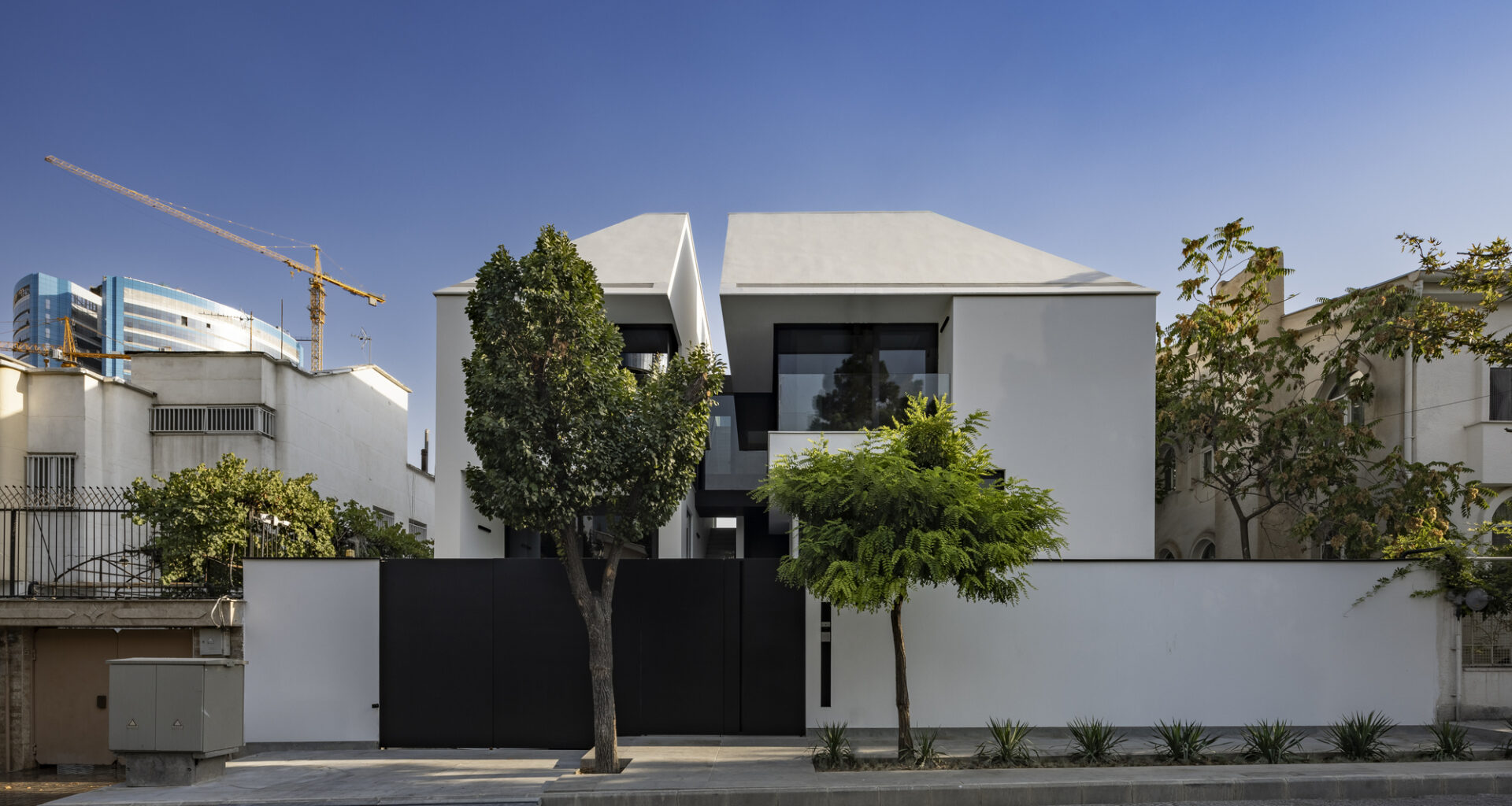 Shahrak Villa / Next Office–Alireza Taghaboni