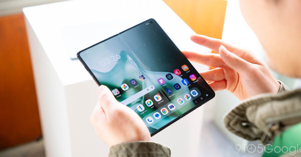 Motorola Razr Fold software feels like a Pixel mixed with Samsung