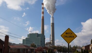 Trump’s Toxic Pollution Exemptions Are a Gift to America’s Dirtiest Coal Plants – Mother Jones