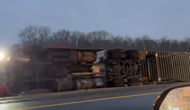 Tractor-trailer overturns on I-81 in Franklin County, Pa.