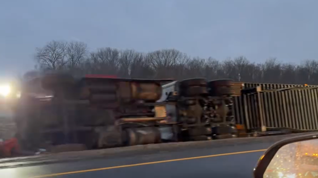 Tractor-trailer overturns on I-81 in Franklin County, Pa.