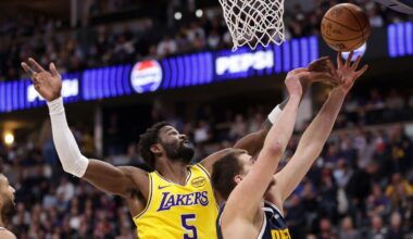 Lakers' Ayton exits with knee injury; LeBron says elbow sore
