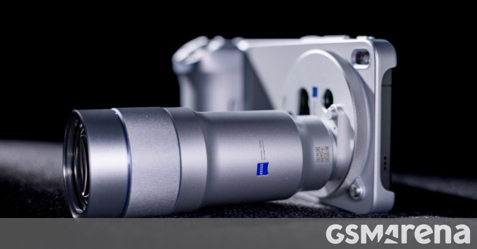 vivo X300 Ultra's 200MP periscope telephoto camera detailed