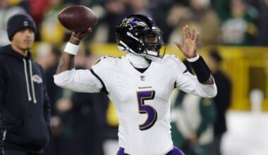Sources: Ravens to keep backup QB Huntley on two-year deal