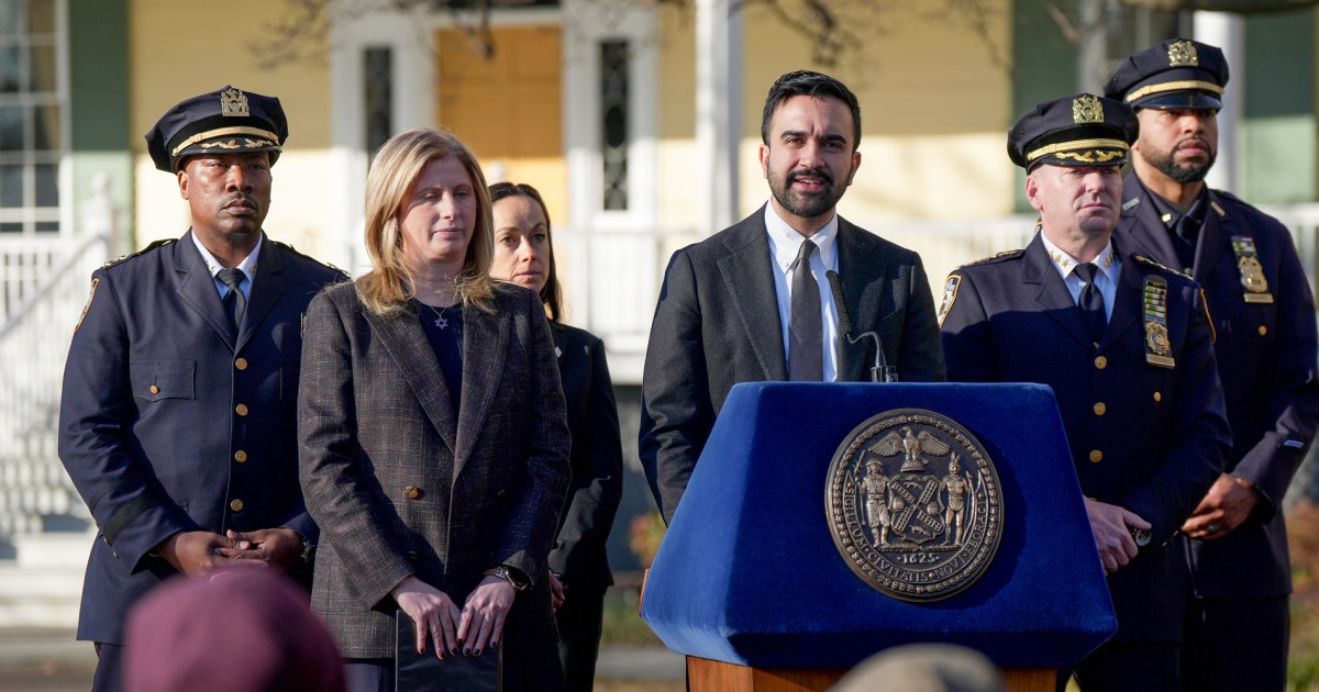 Explosives thrown near NYC mayor's home being investigated as 'ISIS-inspired' terrorism, officials say