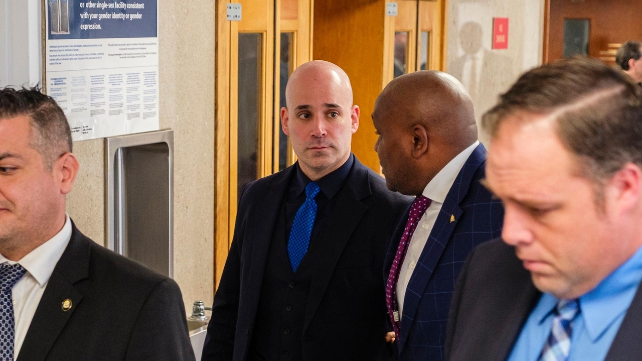 Videos of fatal shooting of NYPD Det. Jonathan Diller from Long Island shown to Queens jury in accused killer's trial