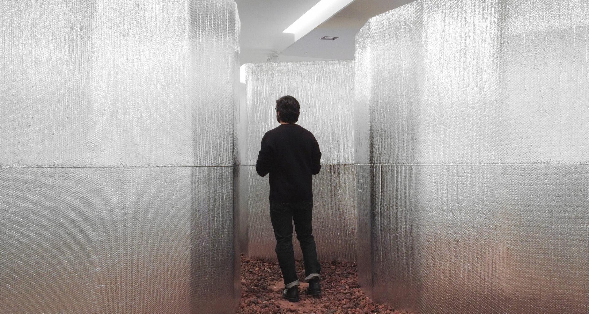 The Embellished, the Transient, and the Critical Installation / Alsar Atelier