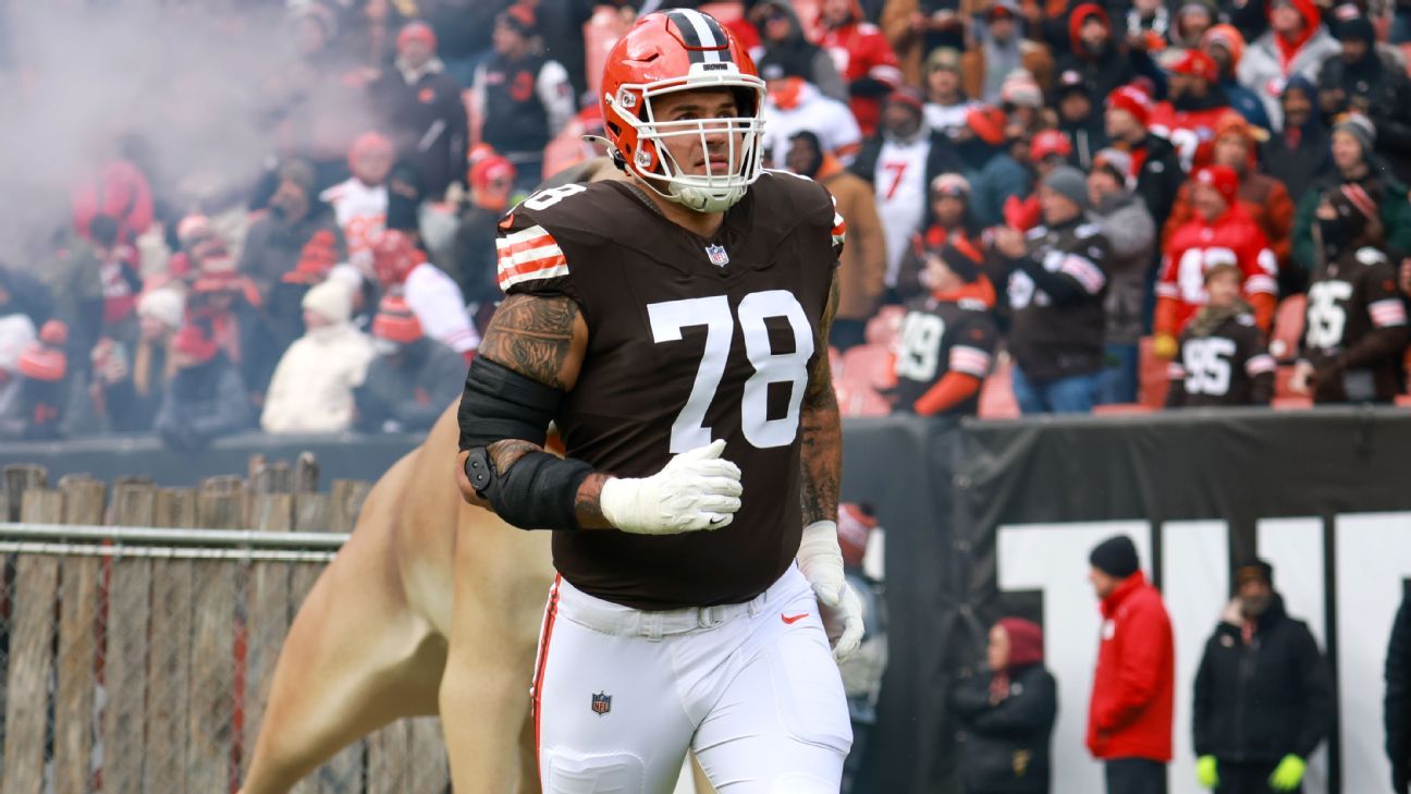 Browns releasing starting OT Jack Conklin, source says