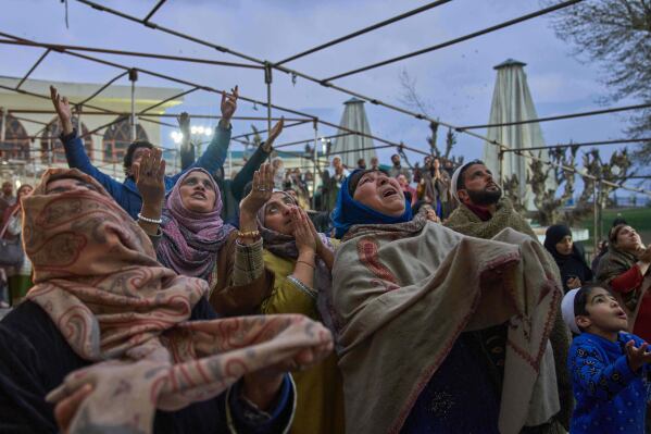 Muslim devotees pray as the head priest displays a holy relic believed to be a hair from the beard of the Prophet Muhammad during special prayers to observe the martyr day of Hazrat Ali, the fourth caliph of Islam, at Hazratbal shrine in Srinagar, Indian controlled Kashmir, Wednesday, March 11, 2026. (AP Photo/Dar Yasin)