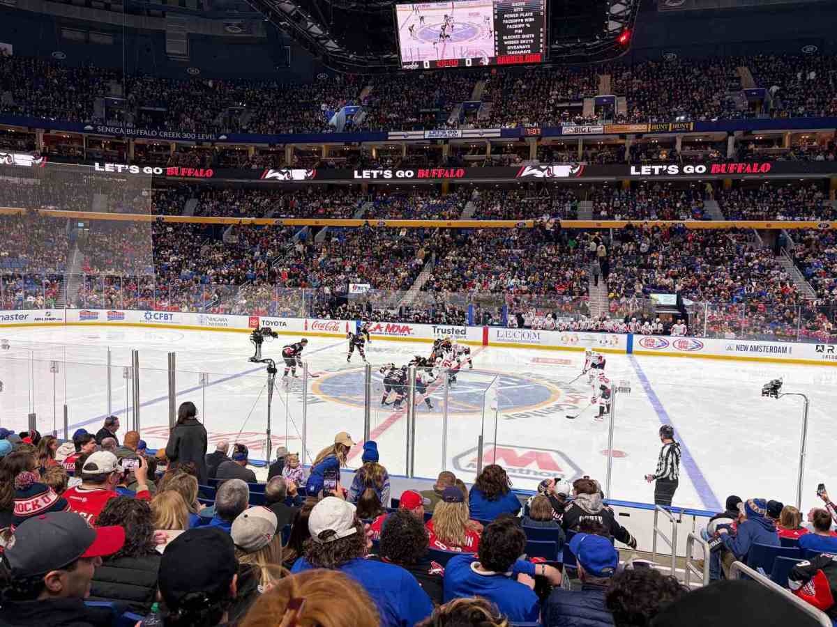Unscheduled win: Caps beat Sabres 2-1