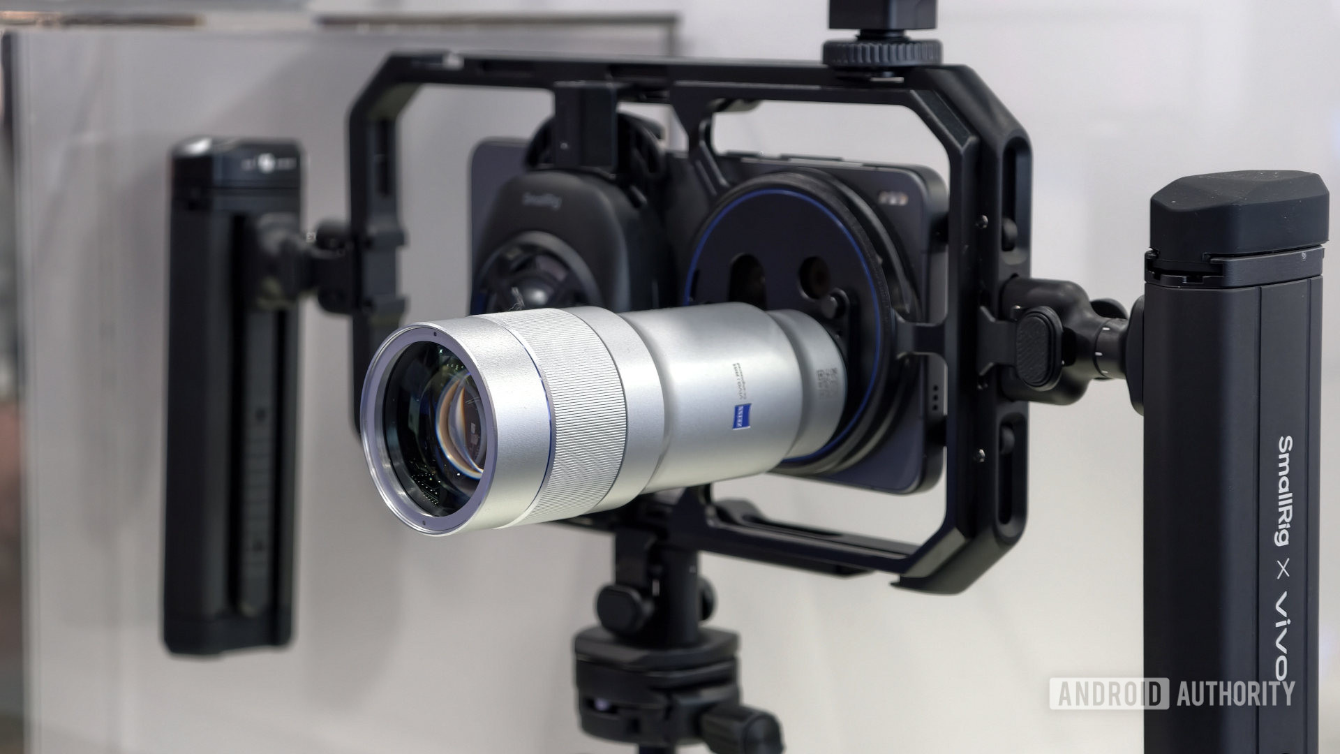 vivo X300 Ultra camera cage scaled