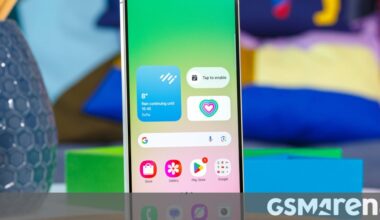 Samsung starts buying Chinese display panels for its mid-range smartphones