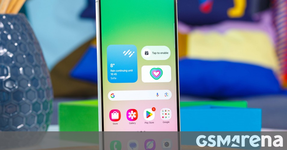 Samsung starts buying Chinese display panels for its mid-range smartphones