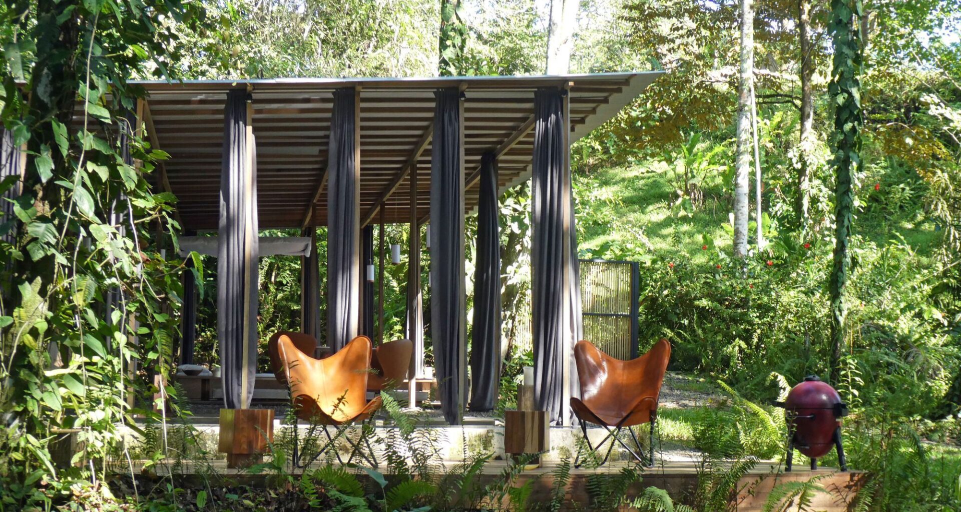 Adaptive Cabins in Costa Rica: Designing for Humidity and Ventilation in the Jungle