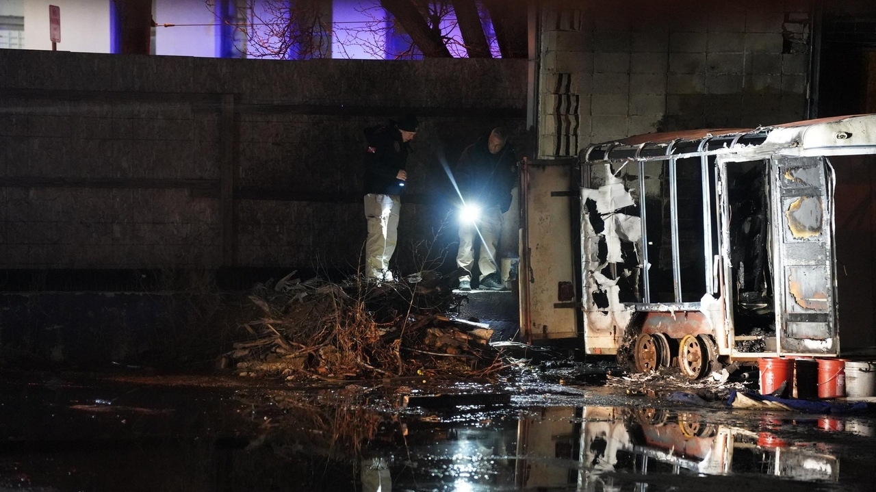 Man's body found inside burned-out trailer in Freeport