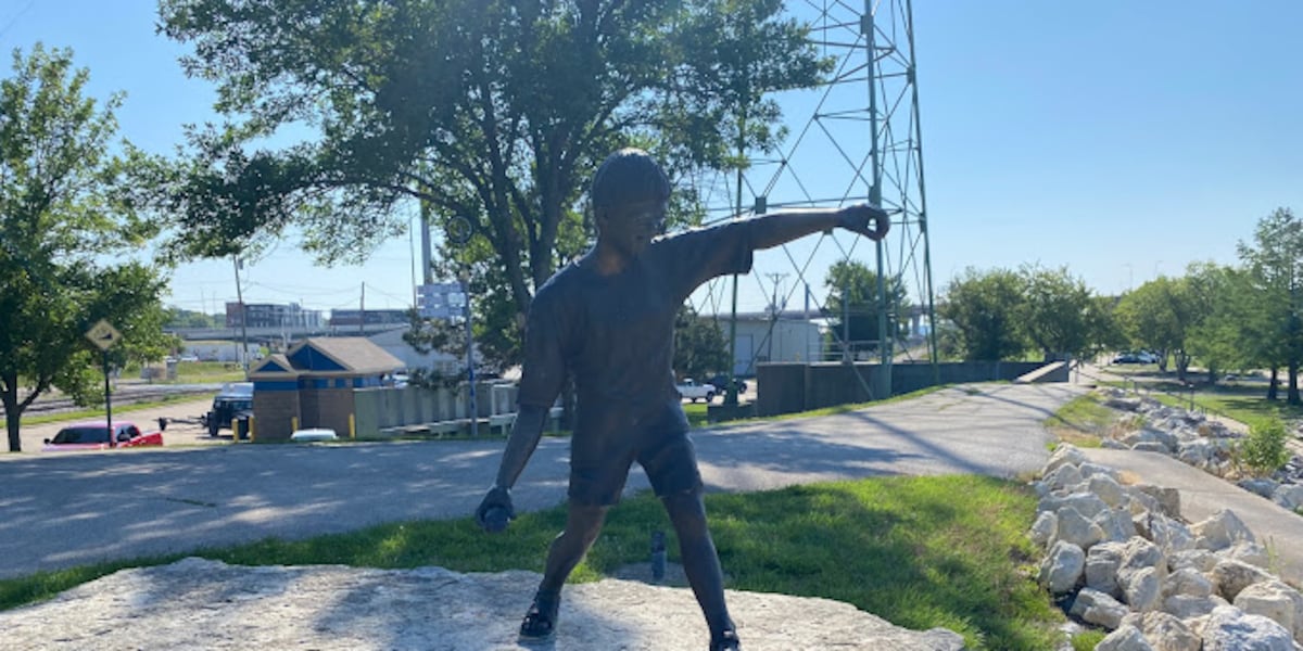 Bettendorf to replace stolen “Skipper” statue