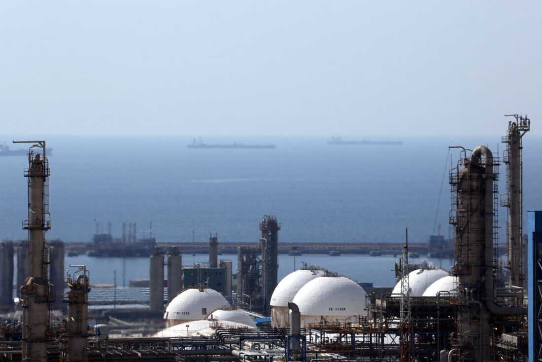 A picture shows a general view of the phase 17-18 of the South Pars gas field facilities in the southern Iranian port town of Assaluyeh on the shore of the Gulf on November 19, 2015.