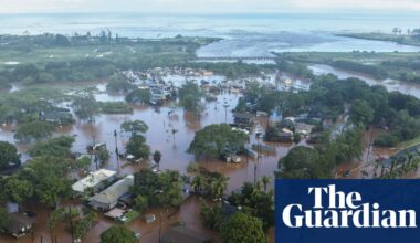 Thousands ordered to evacuate as Hawaii hit by severe flash floods | Hawaii
