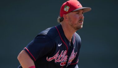 Infielders Kyle Farmer, Dominic Smith make Braves roster
