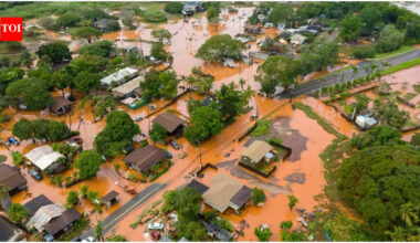 'Leave now': Hawaii hit by worst flooding in 20 years, thousands evacuated