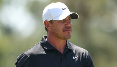 Brooks Koepka comforts girl hit by golf cart at Valspar Championship
