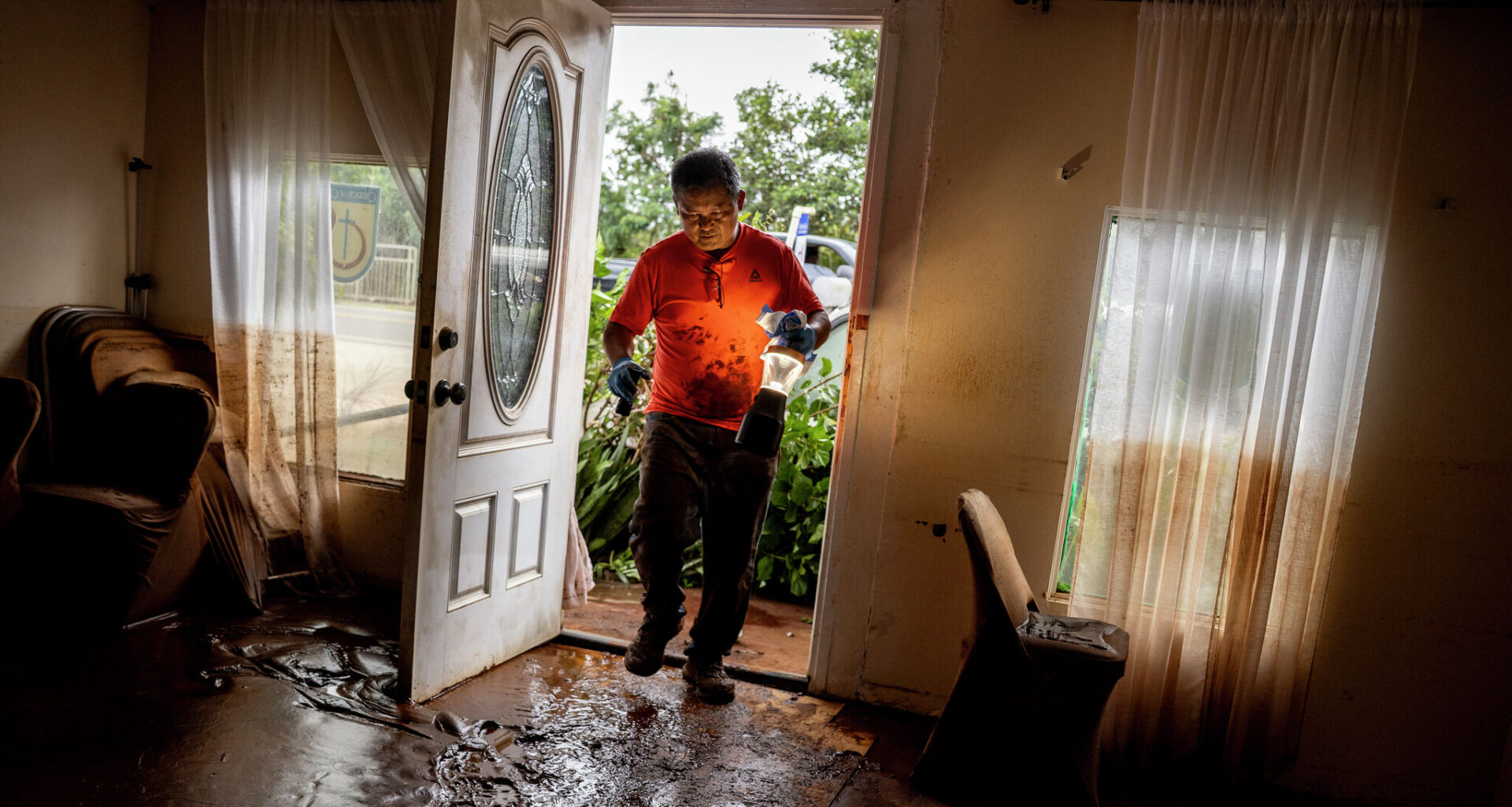 Hawaii faces $1B in storm recovery as California clamors for fire aid