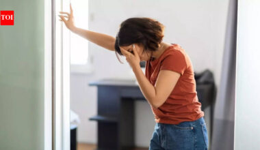 Feeling dizzy when you stand up quickly? Cardiologist explains what it may reveal about blood pressure and hydration |