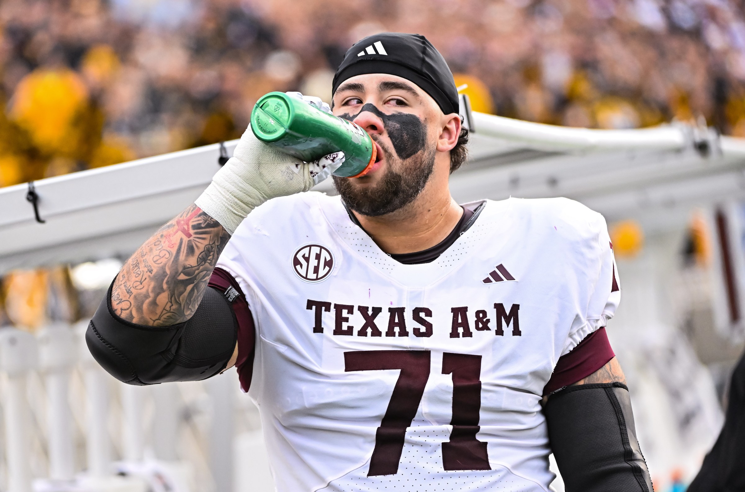 Sunday Dawg Chow (3/22): Mock drafts, salaries, and whiny former WRs