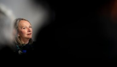 Quebec introduces bill to make it easier to confine people in mental health crisis