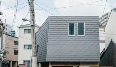 In Osaka, a Small Neighborly Home Has Benches for Passersby