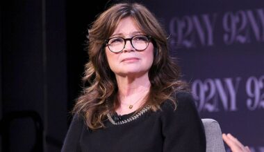 Valerie Bertinelli details "deformed" boobs during chat with Drew Barrymore