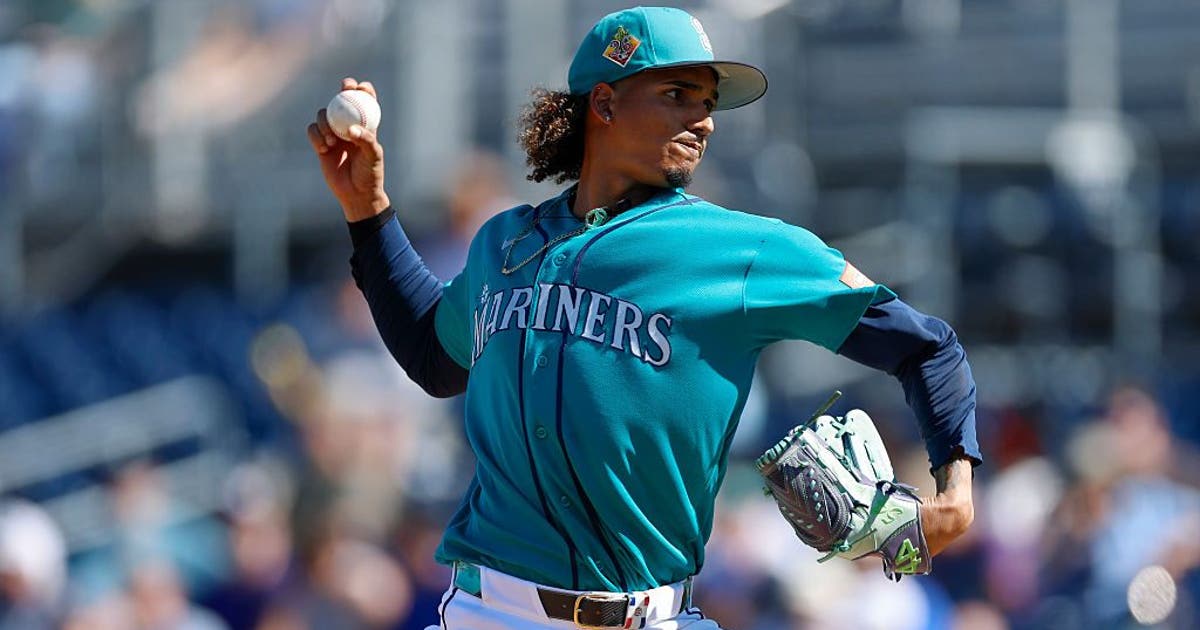 Mariners place RHP Vargas on IL, call up RHP Wilcox