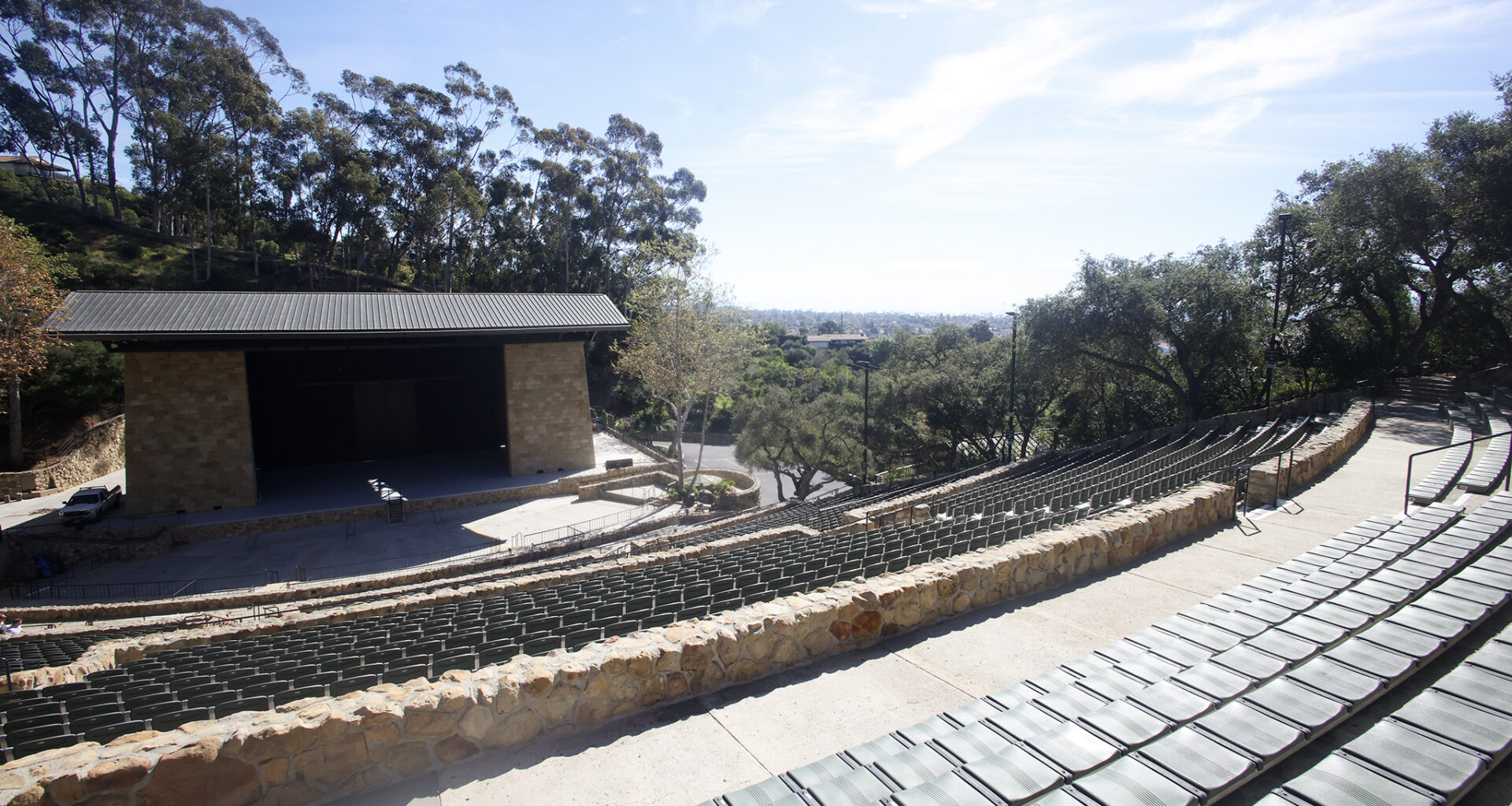 Grateful Dead fans flock to a venue 325 miles from SF to pay respects