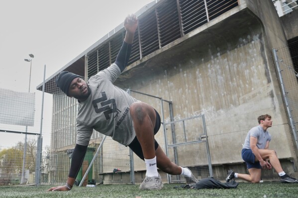 Oluwanifemi 'Neff' Giwa, front, takes part in a football workout session at the National Sports Center, Crystal Palace in London, Sunday, March 29, 2026. (AP Photo/Alastair Grant)