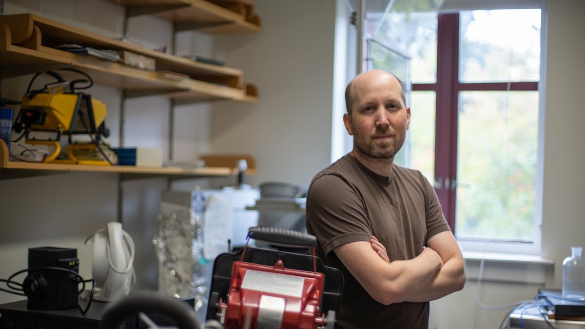 Oregon researchers discover ‘ideal glass’ — mathematically