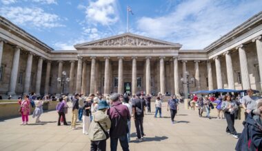 New museum fees for foreign visitors mulled in UK following France's Louvre move