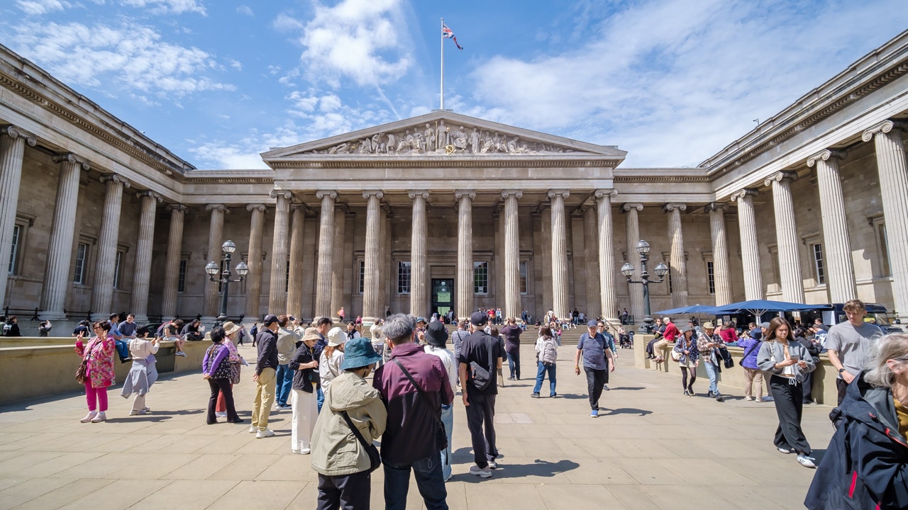 New museum fees for foreign visitors mulled in UK following France's Louvre move