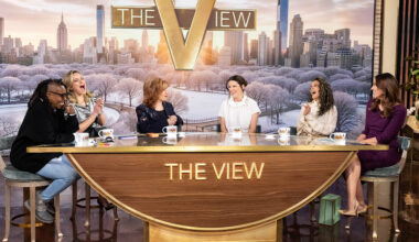 Whoopi Goldberg, Sara Haines, Joy Behar, Neve Campbell, Sunny Hostin, Amanda Carpenter on The View