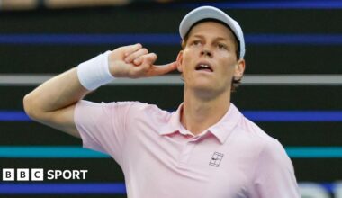 Jannik Sinner puts his hand to his ear