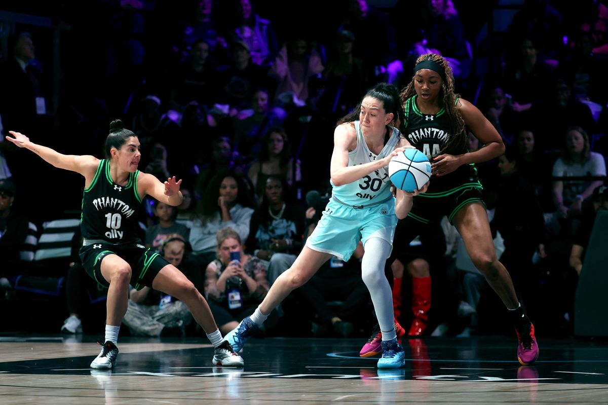 Mist forward Breanna Stewart battles against Kiki Iriafen in the post during the Unrivaled 2026 Championship game