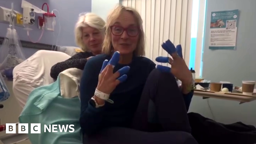Louise Minchin taken to hospital with frostbite during Arctic challenge - BBC
