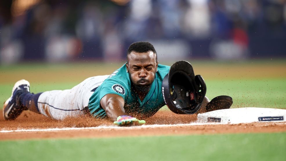 Randy Arozarena #56 of the Seattle Mariners steals third base during the eighth inning against the Toronto Blue Jays in Game 1 of the American League Championship Series at Rogers Centre on October 12, 2025 in Toronto, Ontario. (Photo by Cole Burston/Getty Images)